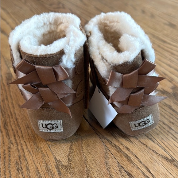 Mini Bailey Bow II UGG Toddler Boots - Picture 2 of 5